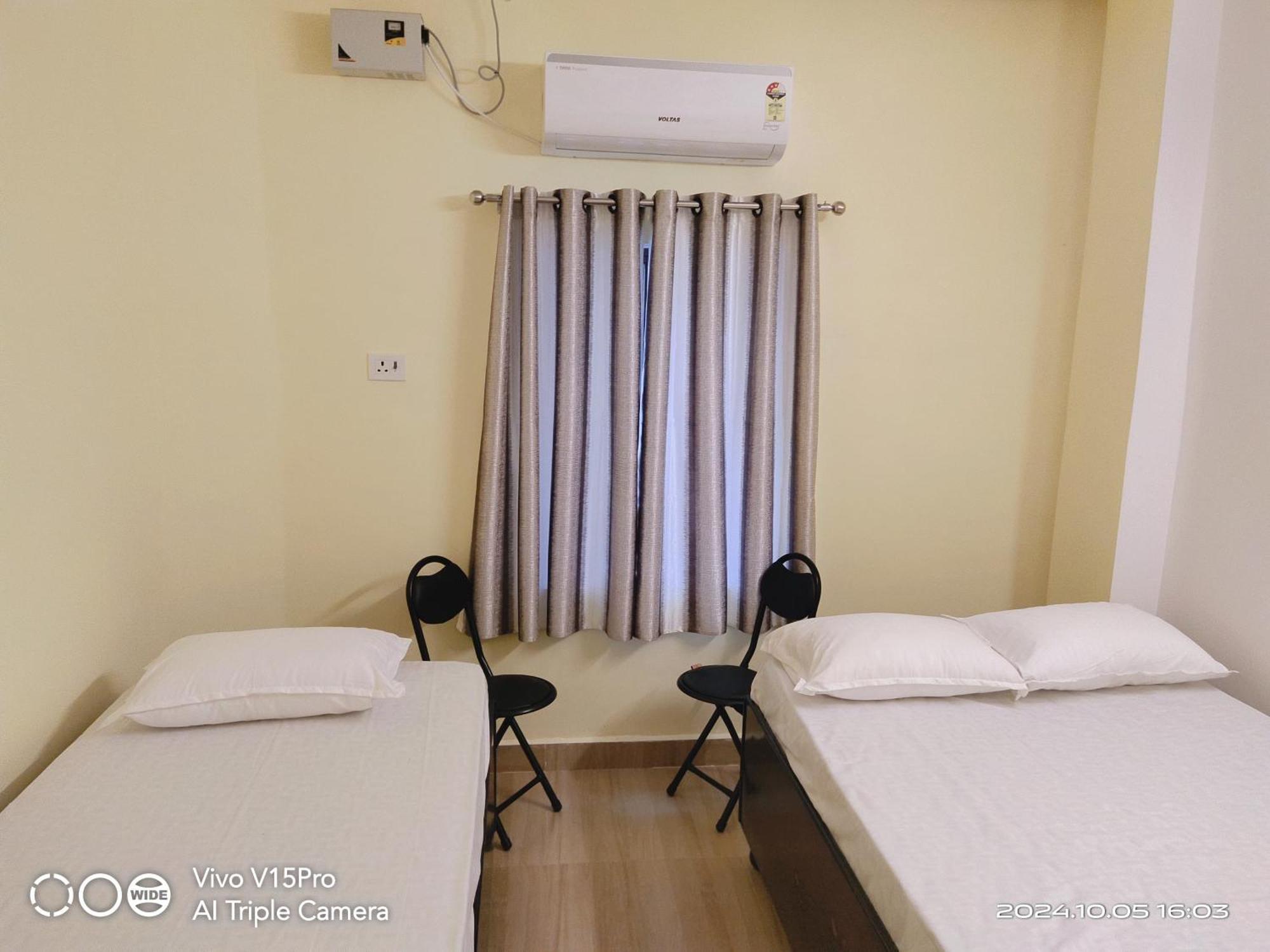 Incredible Banaras Inn Варанаси Екстериор снимка