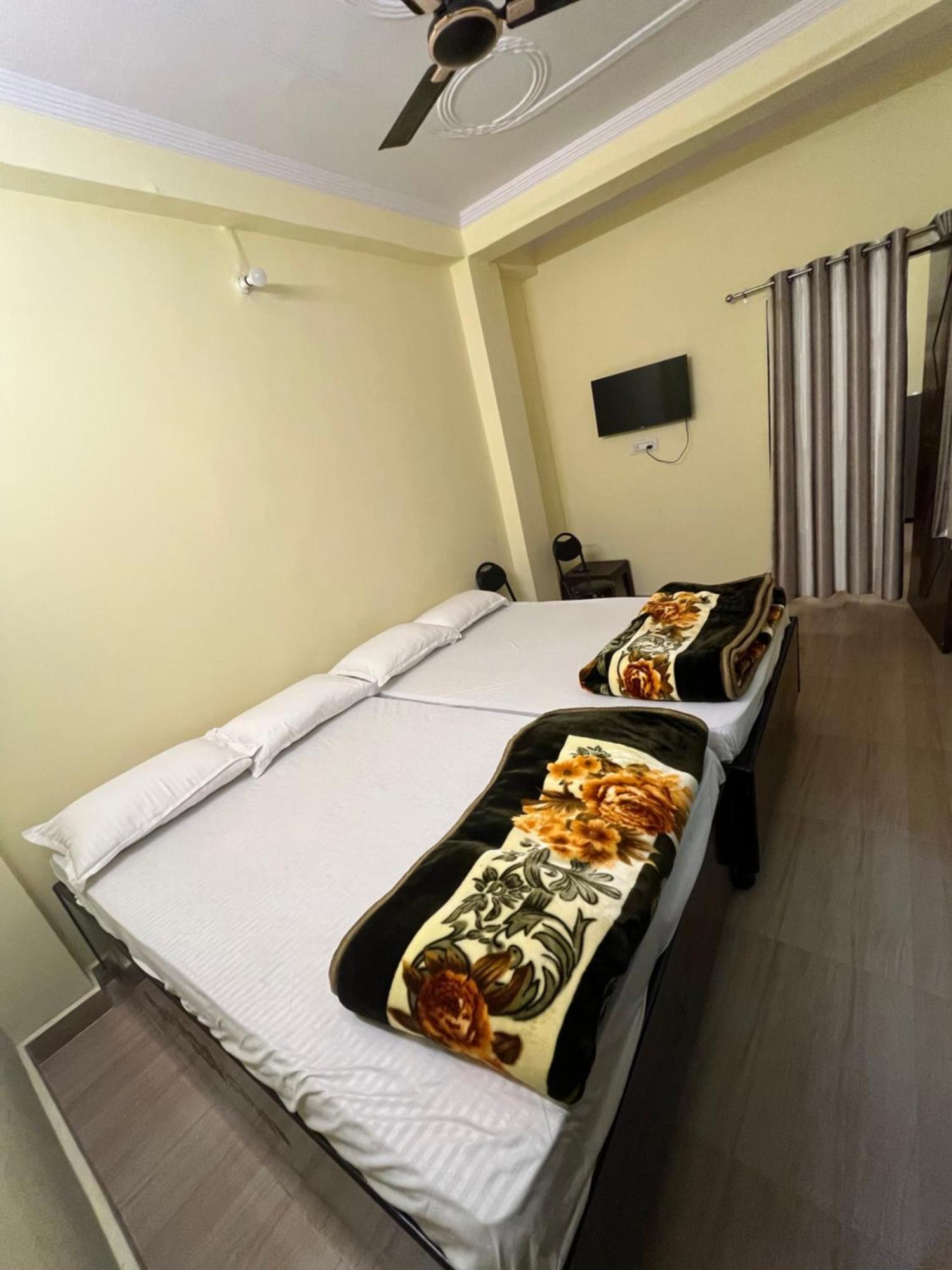 Incredible Banaras Inn Варанаси Екстериор снимка