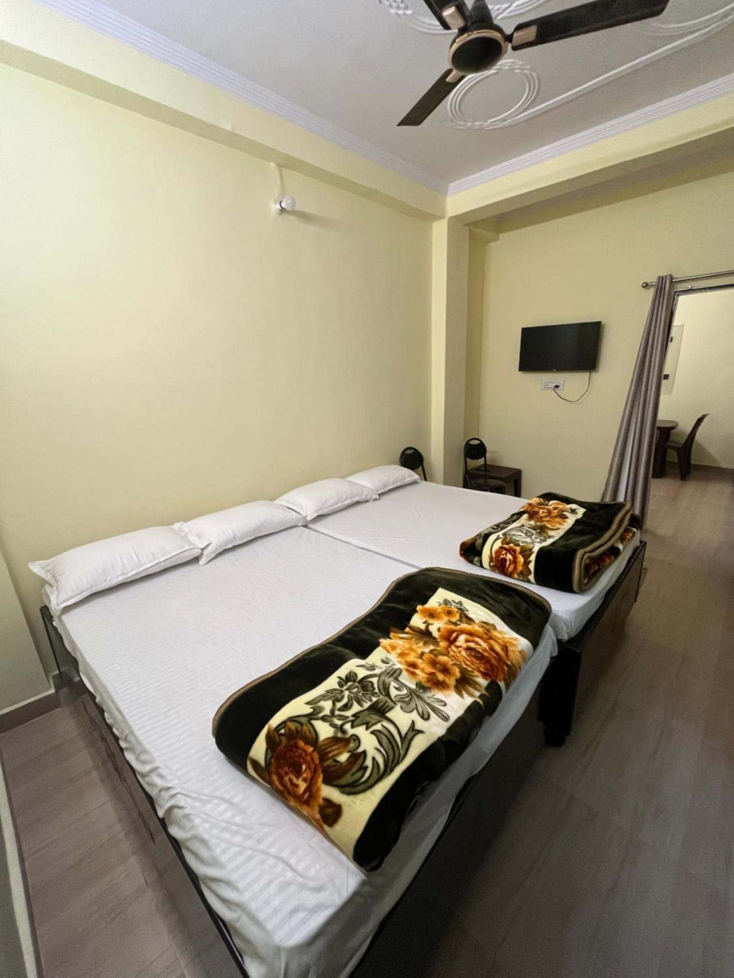 Incredible Banaras Inn Варанаси Екстериор снимка