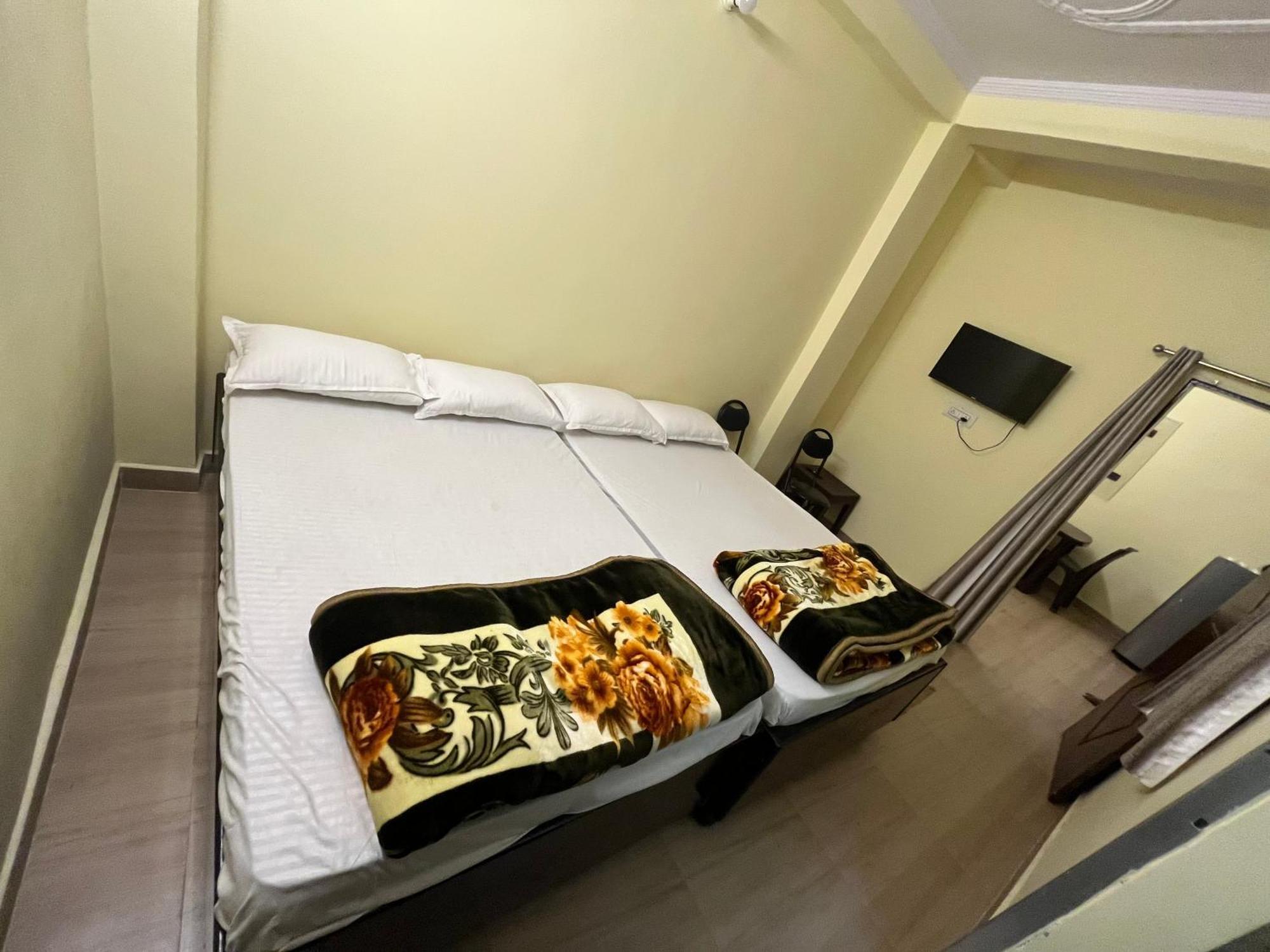 Incredible Banaras Inn Варанаси Екстериор снимка