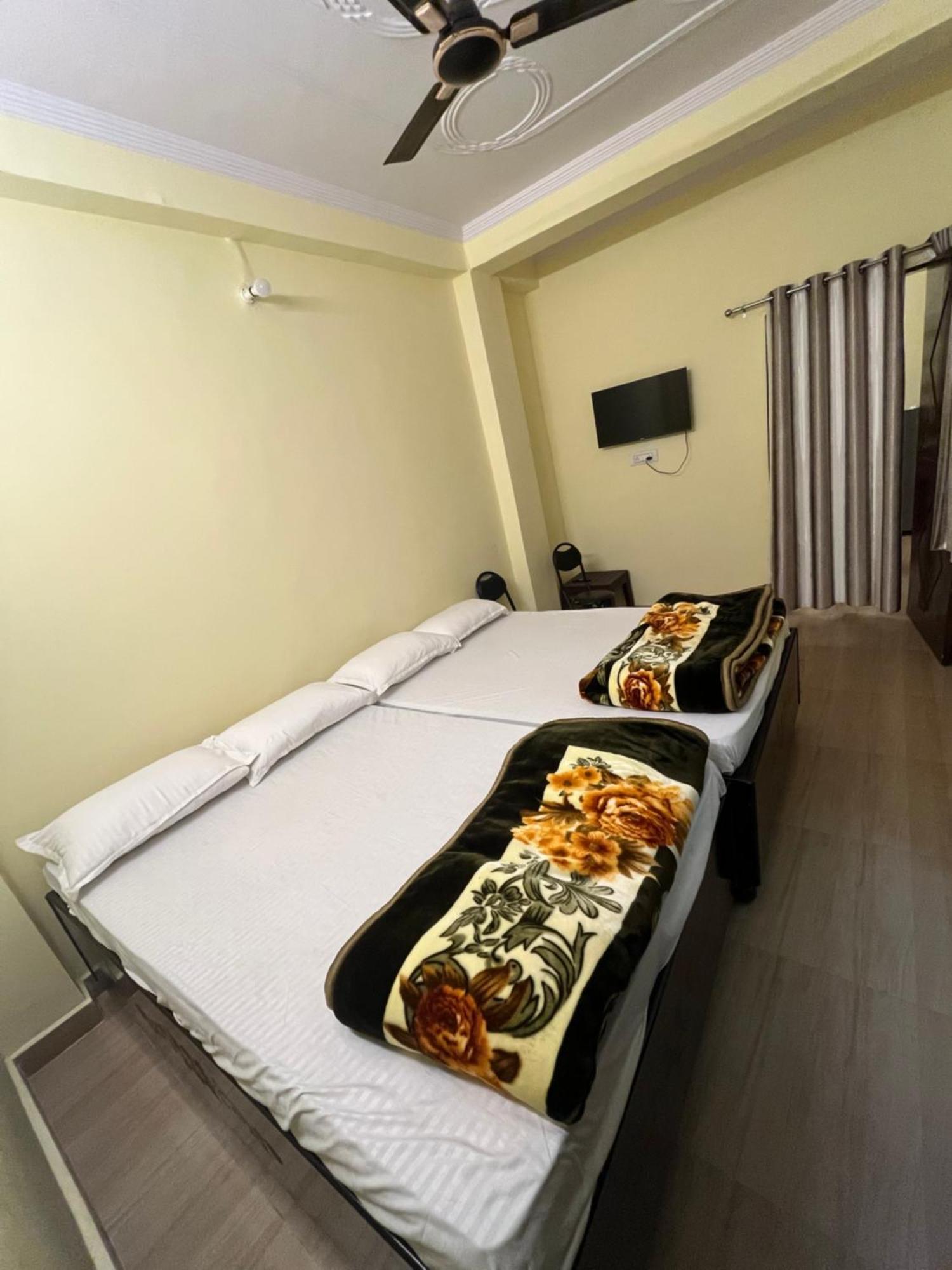 Incredible Banaras Inn Варанаси Екстериор снимка